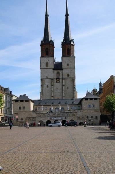 Hallmarkt mit Marktkirche im Hintergrund