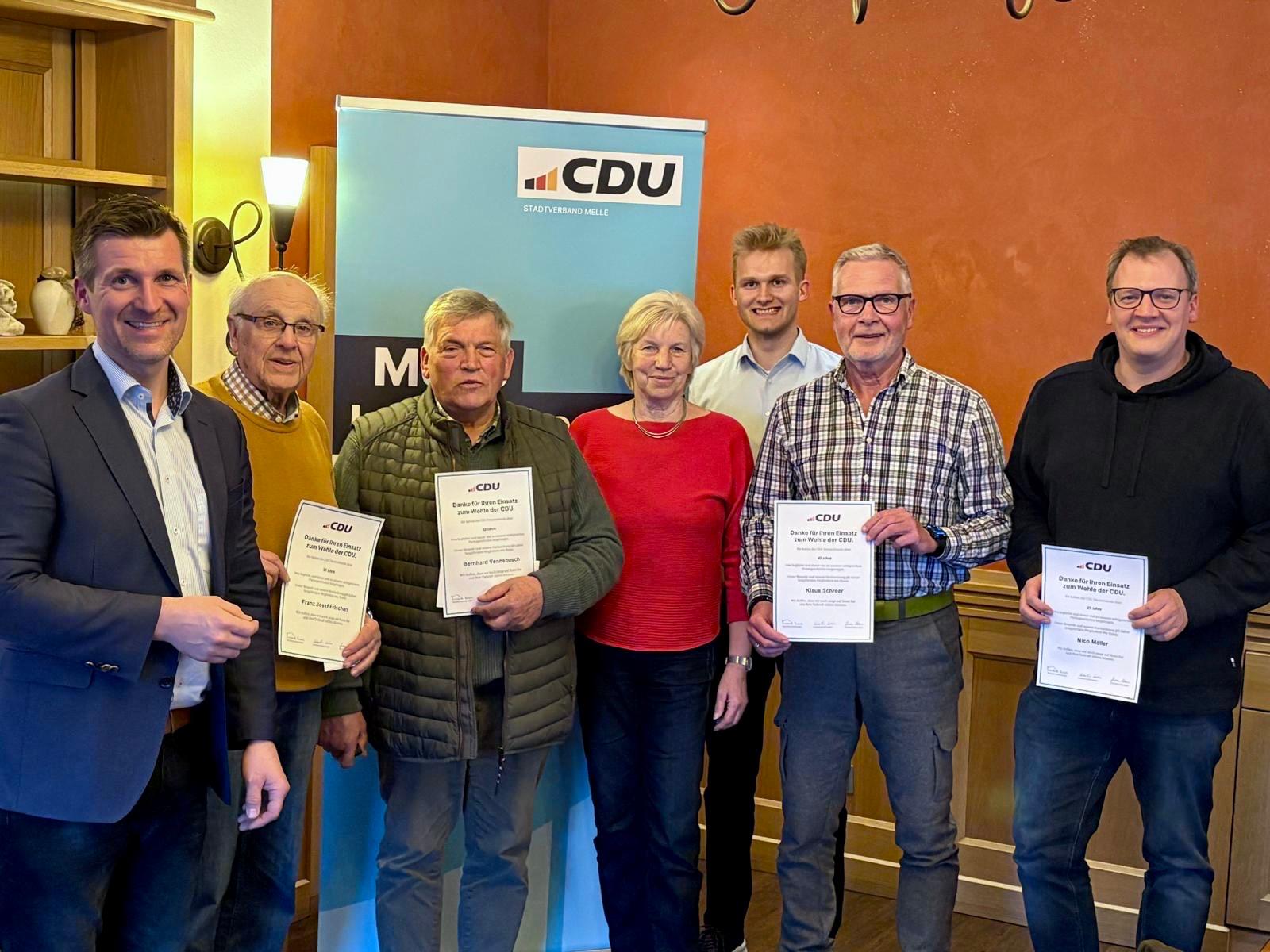 Thomas Uhlen,MdL, Franz Josef Frischen, Bernhard Vennebusch, Christina Tiemann, Vorsitzende der CDU Melle, Sebastian Pleye, Vorsitzender der CDU Wellingholzhausen, Klaus Schreer, Nico M�ller.