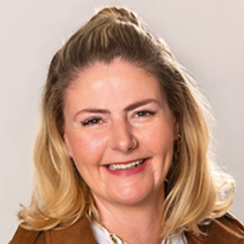  Regina Wacker